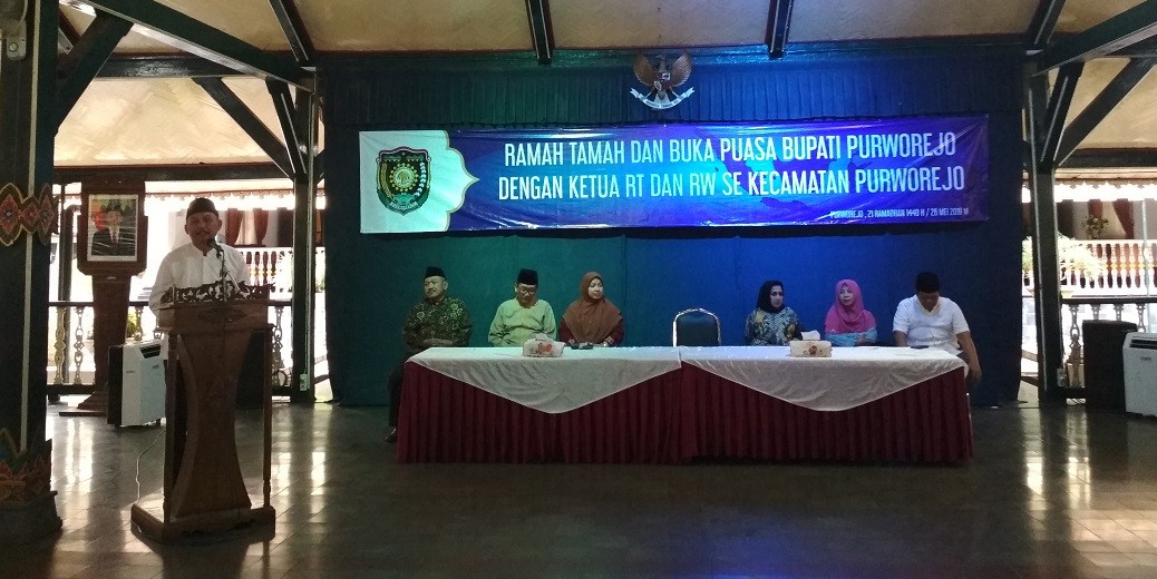 RAMAH TAMAH DAN BUKA PUASA BUPATI PURWOREJO DENGAN KETUA RT DAN RW SE KECAMATAN PURWOREJO