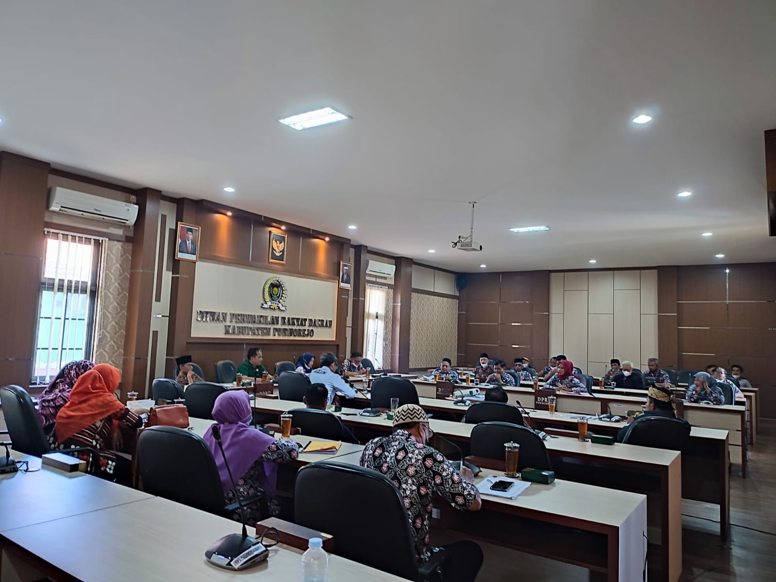 Audiensi Terkait Perubahan Fungsi Gedung Serbaguna Kecamatan Ngombol