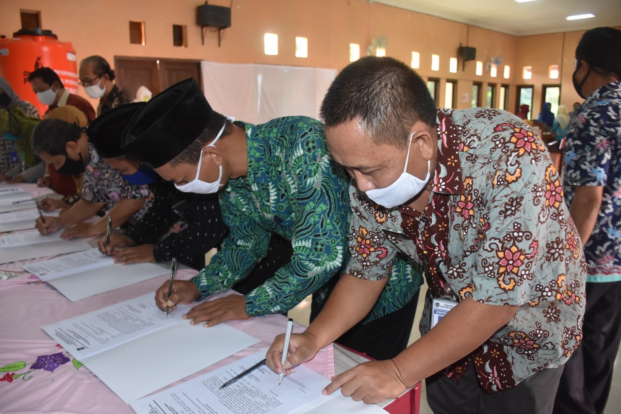 Dalam rangka menghadiri dan mengikuti Penyerahan bantuan Wastafel portable hasil pelatihan Tanggap Covid19