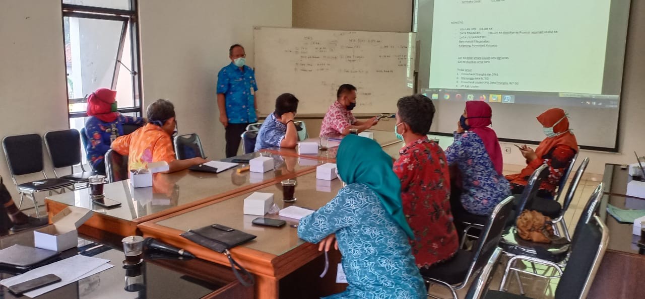 Rapat Koordinasi penfalidtan Data Calon Penerima Bantuan di Ruang Asisten III Setda Purworejo