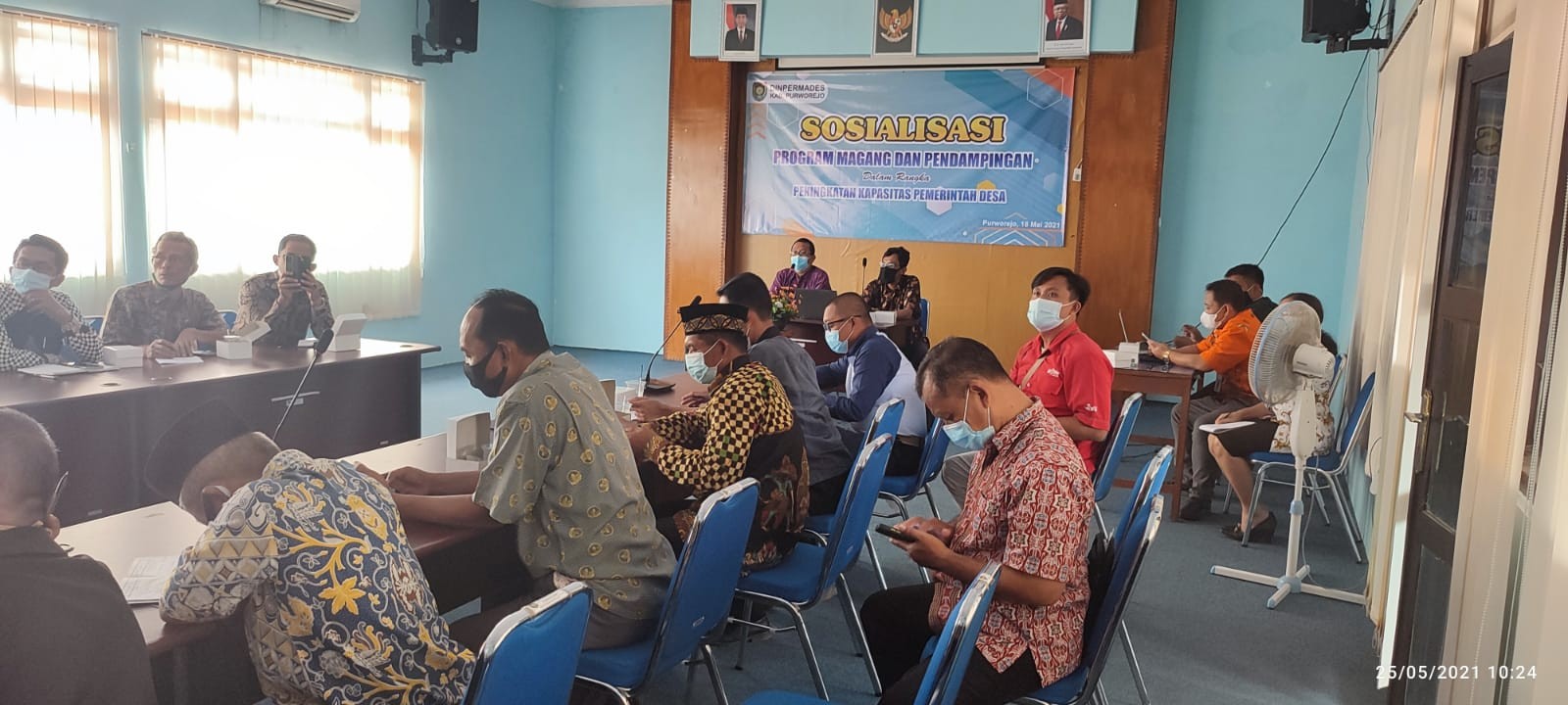 Sosialisasi program pendampingan dan magang serta evaluasi kegiatan peningkatan Kapasitas Tata Kelola Pemerintah Desa, Selasa 25 Mei 2021 di aula atas Dinpermades Kabupaten Purworejo.