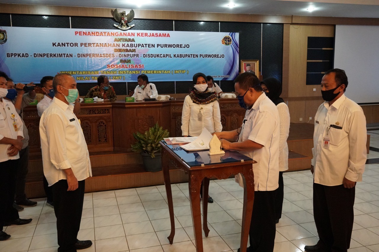 Dalam rangka menghadiri dan mengikuti Penanda tanganan kerjasama antar Kantor BPN dengan BPPKAD, Dinperkimtan, Dinpermades, Disdukcapil dan DPUPR serta Sosialisasi Inventarisasi Tanah Instansi Pemerin