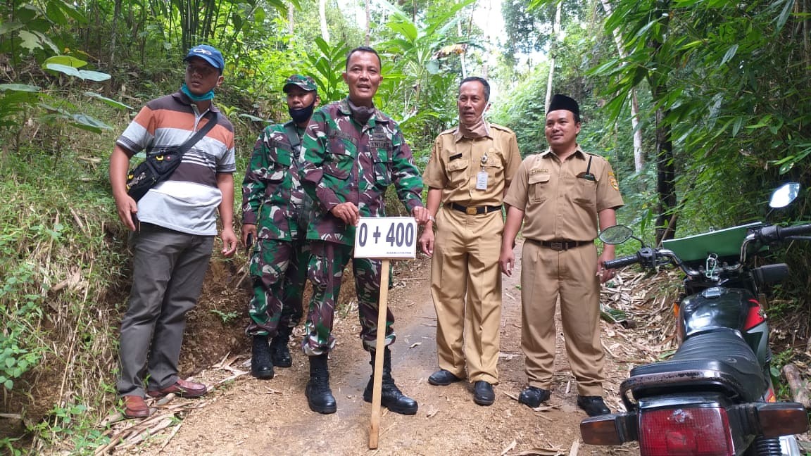 Cek lokasi kegiatan TMMD Tahap II di Desa Kaliwungu, Kecamatan Bruno tanggal 29 Juni 2020 oleh Dinpermades Kabupaten Purworejo