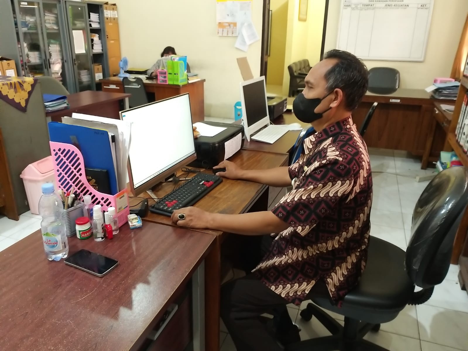 Mengikuti  rapat koordinasi melalui zoom  yg diselenggarakan oleh  Dinas Perumahan Rakyat dan Kawasan Pemukiman Propinsi Jawa Tengah ttg Sinkronisasi dan konsulidasi data perumahan dan kawasan Pemukim