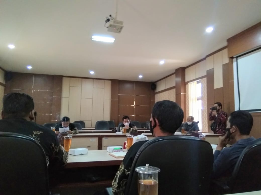 Audensi Polosoro, PPDI, Prasojo dan FK BPD di DPRD terkait penyikapan terbitnya Perpres Nomor 104 tahun 2021dan kebijakan  DD 2022, penyelenggaraan  pemdes lainnya pada hari Kamis tanggal 23 Desember 